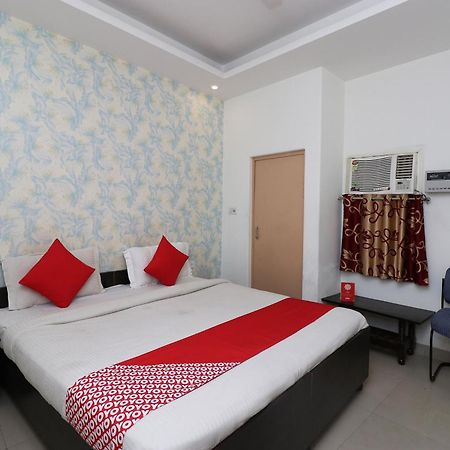 Oyo Flagship Hotel Daimond New Delhi Bagian luar foto