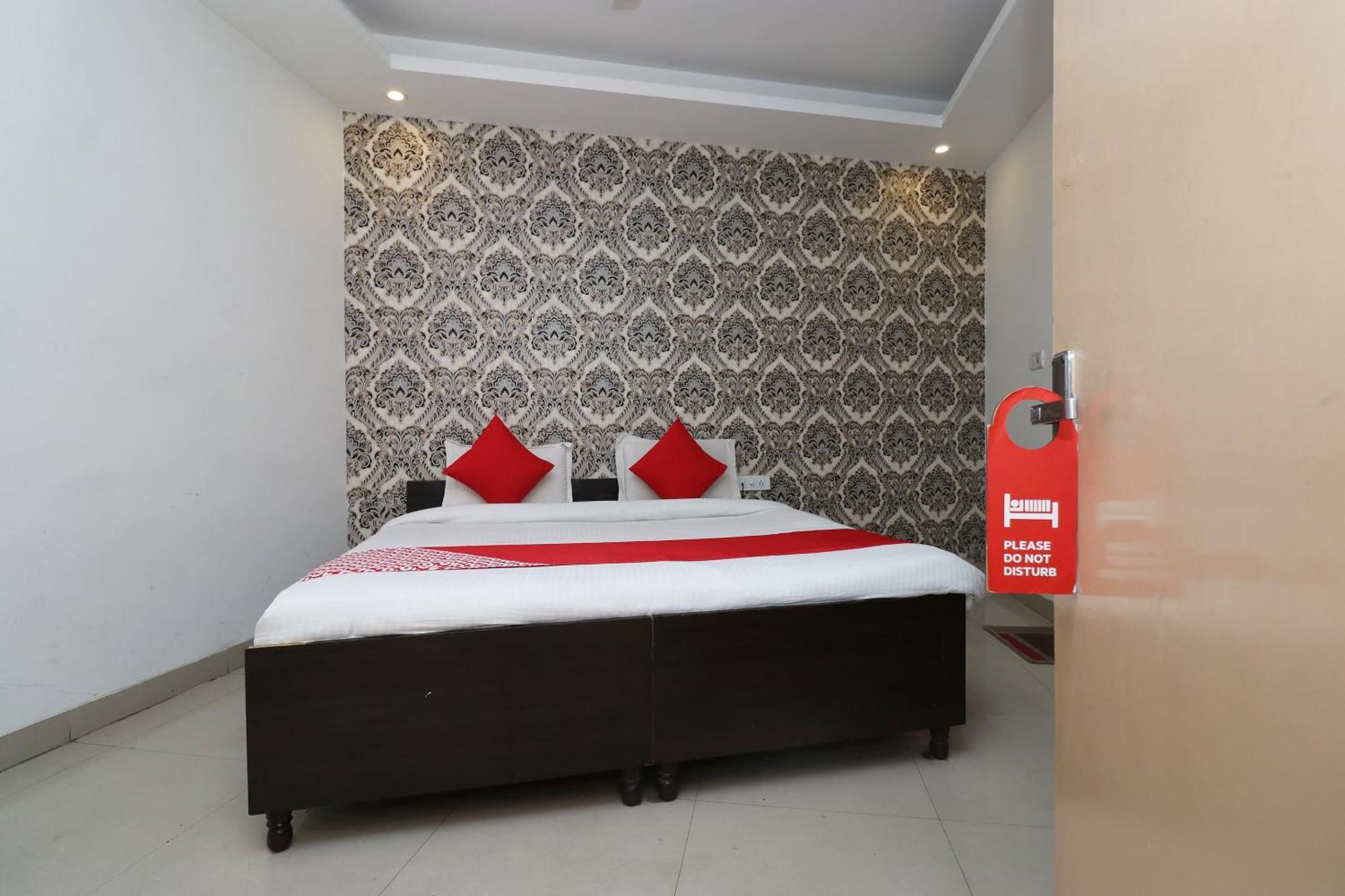 Oyo Flagship Hotel Daimond New Delhi Bagian luar foto